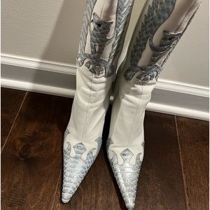 Beautiful Leather, fancy Sheek cowboy boots.